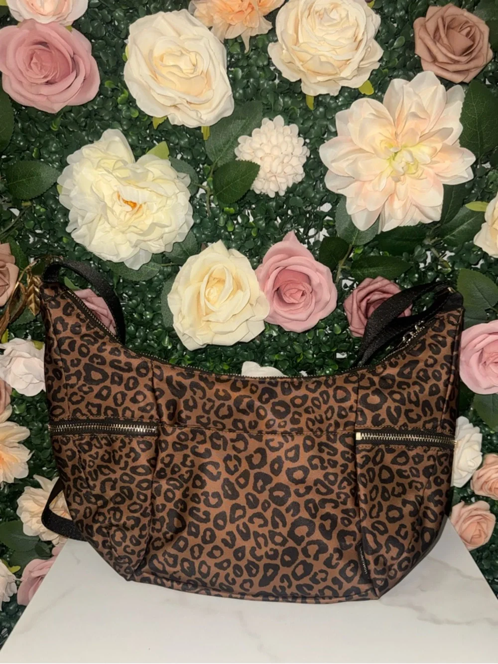 Lululemon Slouchy Sling Bag Leopard Print Gold Hardware NWT - Picture 4 of 10